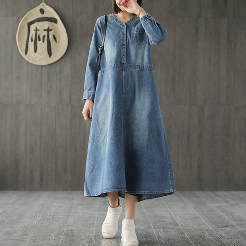 Robe En Jean À Col En V Et Boutons Sur Le Devant