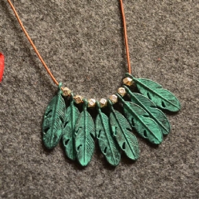 Collier Pendentif Ethnique Plume Verte