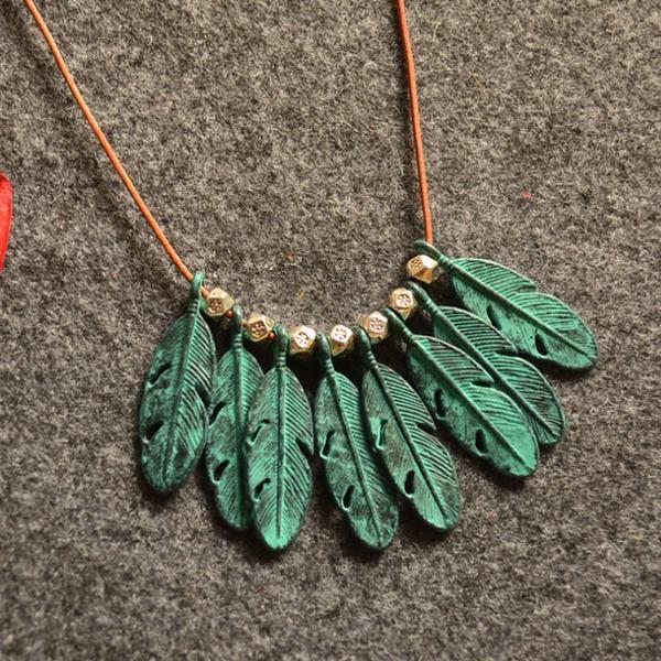 Collier Pendentif Ethnique Plume Verte