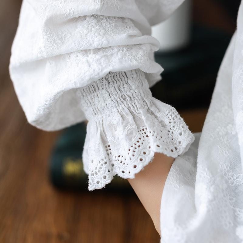 Jolie Chemise À Manches Longues En Dentelle Blanche Brodée